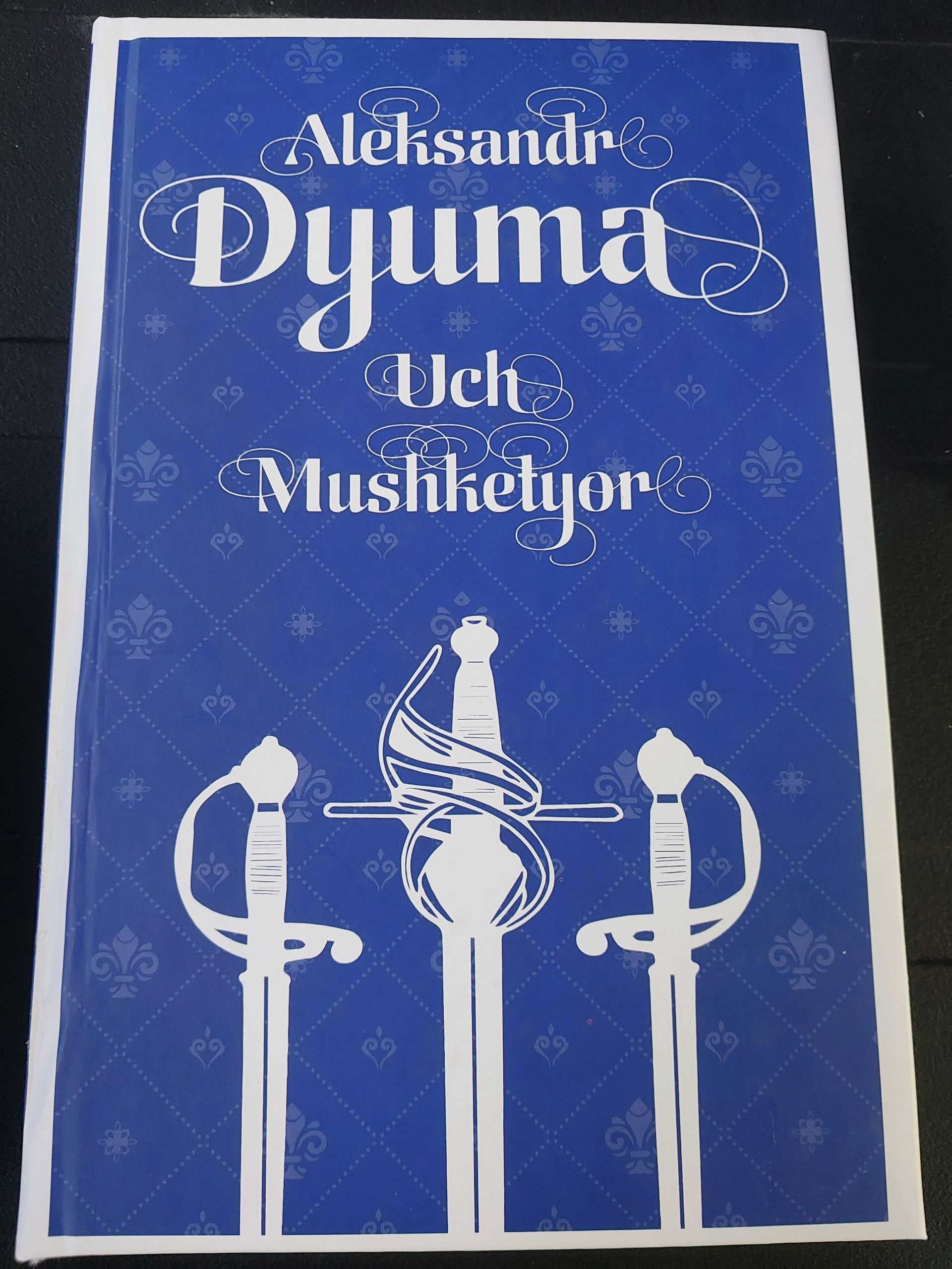 Uch mushketyor